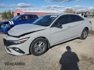 2025 Hyundai Elantra SEL Sport z VIN KMHLM4DG6SU860203, wystawiony jako Copart lot #89527295 z przebiegiem 26 123 mil mil oraz Szkoda całkowita • Salvage title. Historia ofert i sprzedaży dostępna na DreamBid. Obrazek 1.