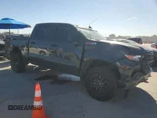 2025 Chevrolet Silverado 1500 Custom Trail Boss z VIN 3GCPKCEK3SG348264, wystawiony jako Copart lot #87218695 z przebiegiem 3 232 mil mil oraz Szkoda całkowita • Salvage title. Historia ofert i sprzedaży dostępna na DreamBid. Obrazek 4.