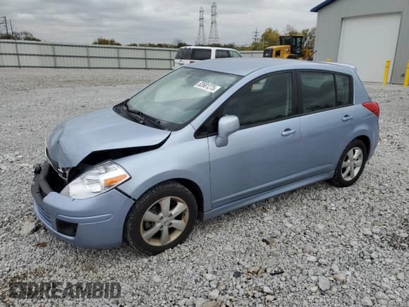 ✅ 2010 Nissan Versa SL • VIN: 3N1BC1CP7AL387720 • Lot: 82681275. Listed on Copart with 80,314 mi. Free auction sales archive from the USA and detailed vehicle history report at DreamBid. Image 1.
