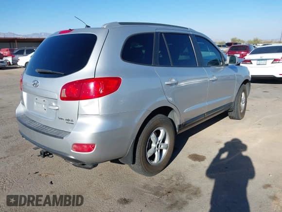 ✅ 2007 Hyundai Santa Fe GL 5Pass • VIN: 5NMSG13E97H011140 • Lot: 41674436. Listed on IAAI with 347,823 mi. Free auction sales archive from the USA and detailed vehicle history report at DreamBid. Image 4.
