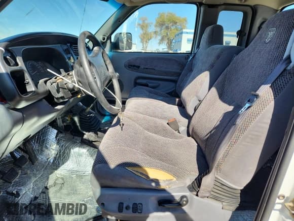 ✅ 1999 Dodge 2500 • VIN: 1B7KF2365XJ579056 • Lot: 92282405. Wystawiony na Copart z przebiegiem 283 433 mil. Bezpłatny archiwum sprzedaży aukcyjnych z USA i szczegółowy raport historii pojazdu na DreamBid. Zdjęcie 7.