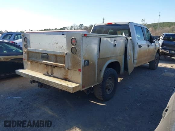 ✅ 2017 Ford F-250 XL • VIN: 1FD7W2BT0HEE98873 • Lot: 41541765. Wystawiony na IAAI z przebiegiem 167 276 mil. Bezpłatny archiwum sprzedaży aukcyjnych z USA i szczegółowy raport historii pojazdu na DreamBid. Zdjęcie 4.