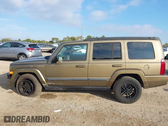 ✅ 2008 Jeep Commander Sport • VIN: 1J8HG48K48C224791 • Lot: 43441890. Wystawiony na IAAI z przebiegiem 134 079 mil. Bezpłatny archiwum sprzedaży aukcyjnych z USA i szczegółowy raport historii pojazdu na DreamBid. Zdjęcie 15.