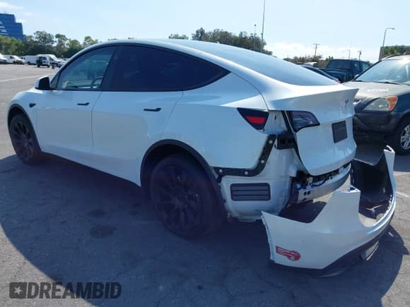 ✅ 2024 Tesla Model Y Long Range • VIN: 7SAYGDEE1RA221731 • Lot: 43335082. Wystawiony na IAAI z przebiegiem 34 025 mil. Bezpłatny archiwum sprzedaży aukcyjnych z USA i szczegółowy raport historii pojazdu na DreamBid. Zdjęcie 3.