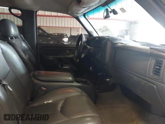 ✅ 2004 Chevrolet Silverado 2500 LT • VIN: 1GCGC23U14F182052 • Lot: 42662984. Wystawiony na IAAI z przebiegiem 209 069 mil. Bezpłatny archiwum sprzedaży aukcyjnych z USA i szczegółowy raport historii pojazdu na DreamBid. Zdjęcie 5.