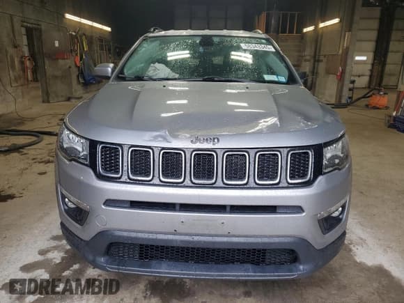 ✅ 2019 Jeep Compass Latitude • VIN: 3C4NJDBB9KT601535 • Lot: 58343345. Wystawiony na Copart z przebiegiem 50 346 mil. Bezpłatny archiwum sprzedaży aukcyjnych z USA i szczegółowy raport historii pojazdu na DreamBid. Zdjęcie 5.