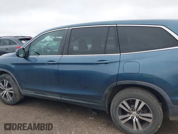 ✅ 2017 Honda Pilot EX-L • VIN: 5FNYF5H78HB013558 • Lot: 41555582. Listed on IAAI with 55,639 mi. Free auction sales archive from the USA and detailed vehicle history report at DreamBid. Image 14.