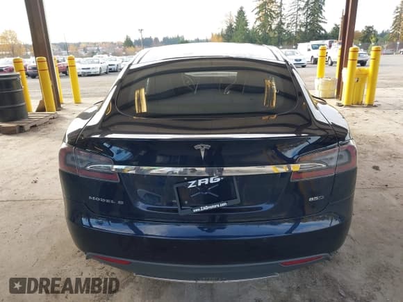✅ 2015 Tesla Model S 85D • VIN: 5YJSA1H25FFP78340 • Лот: 43665696. Опубликован ранее на IAAI с пробегом 75 799 миль. Бесплатный доступ к архиву аукционных продаж из США и подробный отчёт об истории автомобиля на DreamBid. Изображение 15.