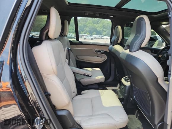 ✅ 2025 Volvo XC90 • VIN: YV4H60JG7S1370658 • Lot: 66592665. Listed on Copart with 3,040 mi. Free auction sales archive from the USA and detailed vehicle history report at DreamBid. Image 11.