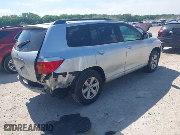 ✅ 2010 Toyota Highlander • VIN: 5TDZK3EH9AS015841 • Лот: 42297683. Опубликован ранее на IAAI с пробегом 262 617 миль. Бесплатный доступ к архиву аукционных продаж из США и подробный отчёт об истории автомобиля на DreamBid. Изображение 4.