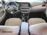 2019 Hyundai Sonata SE z VIN 5NPE24AFXKH754166, wystawiony jako Copart lot #85295605 z przebiegiem 89 839 mil mil oraz Czysty tytuł • Clean title. Historia ofert i sprzedaży dostępna na DreamBid. Obrazek 8.