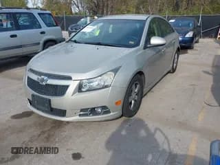 ✅ 2013 Chevrolet Cruze 1LT • VIN: 1G1PC5SB8D7233423 • Лот: 43631891. Опубликован ранее на IAAI с пробегом 209 748 миль. Бесплатный доступ к архиву аукционных продаж из США и подробный отчёт об истории автомобиля на DreamBid. Изображение 2.