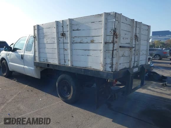 ✅ 2002 Ford F-250 XL • VIN: 1FTNX20L92EA38341 • Lot: 42140561. Wystawiony na IAAI z przebiegiem 287 090 mil. Bezpłatny archiwum sprzedaży aukcyjnych z USA i szczegółowy raport historii pojazdu na DreamBid. Zdjęcie 3.