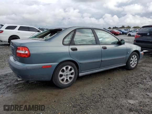 ✅ 2002 Volvo S40 • VIN: YV1VS29552F867947 • Lot: 93559155. Listed on Copart with 92,526 mi. Free auction sales archive from the USA and detailed vehicle history report at DreamBid. Image 3.