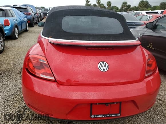 ✅ 2014 Volkswagen Beetle 2.5L • VIN: 3VW5P7AT0EM803041 • Лот: 73660644. Опубликован ранее на Copart с пробегом Не указан. Бесплатный доступ к архиву аукционных продаж из США и подробный отчёт об истории автомобиля на DreamBid. Изображение 6.
