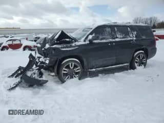 2020 Chevrolet Tahoe Premier z VIN 1GNSKCKJ4LR179841, wystawiony jako Copart lot #44965595 z przebiegiem 97 103 mil mil oraz Szkoda całkowita • Salvage title. Historia ofert i sprzedaży dostępna na DreamBid. Obrazek 1.