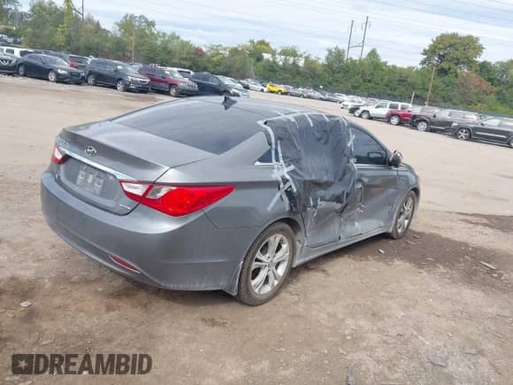 2013 Hyundai Sonata SE с VIN 5NPEC4ACXDH698252, выставлен на аукционе IAAI как лот 43457742 с пробегом 151 683 миль миль и . История ставок и продаж доступна на DreamBid. Изображение 4.