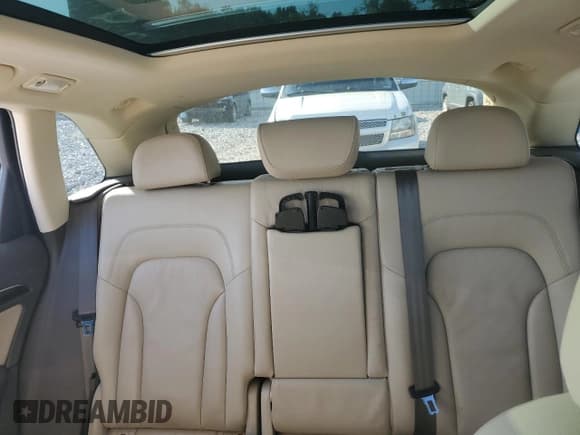 ✅ 2015 Audi Q5 Premium Plus • VIN: WA1LFAFPXFA022381 • Lot: 82053215. Wystawiony na Copart z przebiegiem Nie podano. Bezpłatny archiwum sprzedaży aukcyjnych z USA i szczegółowy raport historii pojazdu na DreamBid. Zdjęcie 10.