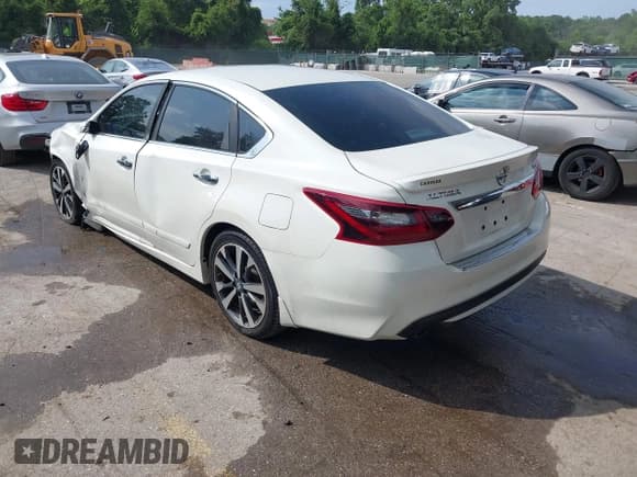 ✅ 2017 Nissan Altima S • VIN: 1N4AL3AP2HC267990 • Lot: 42430991. Wystawiony na IAAI z przebiegiem 128 580 mil. Bezpłatny archiwum sprzedaży aukcyjnych z USA i szczegółowy raport historii pojazdu na DreamBid. Zdjęcie 3.