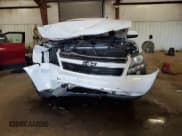 ✅ 2009 Chevrolet Suburban 2LT • VIN: 1GNFK26309R168674 • Lot: 85920645. Wystawiony na Copart z przebiegiem 171 440 mil. Bezpłatny archiwum sprzedaży aukcyjnych z USA i szczegółowy raport historii pojazdu na DreamBid. Zdjęcie 5.