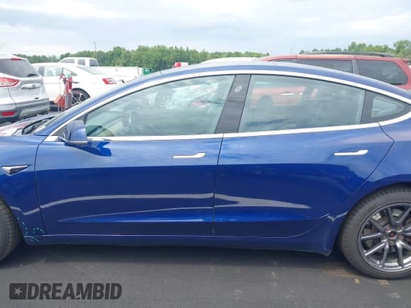 ✅ 2018 Tesla Model 3 Long Range Battery • VIN: 5YJ3E1EB8JF120162 • Лот: 42902565. Опубликован ранее на IAAI с пробегом 104 910 миль. Бесплатный доступ к архиву аукционных продаж из США и подробный отчёт об истории автомобиля на DreamBid. Изображение 13.