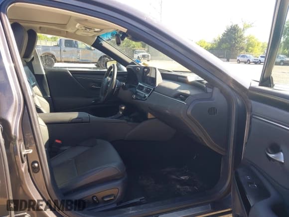 ✅ 2023 Lexus ES 350 • VIN: 58ADZ1B18PU149881 • Lot: 42648589. Listed on IAAI with 41,409 mi. Free auction sales archive from the USA and detailed vehicle history report at DreamBid. Image 5.