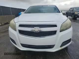 2013 Chevrolet Malibu LT z VIN 1G11C5SA6DF315282, wystawiony jako Copart lot #82204435 z przebiegiem 197 594 mil mil oraz Czysty tytuł • Clean title. Historia ofert i sprzedaży dostępna na DreamBid. Obrazek 5.