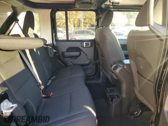 ✅ 2022 Jeep Wrangler Unlimited High Tide • VIN: 1C4HJXDG0NW247152 • Lot: 82371674. Listed on Copart with 32,417 mi. Free auction sales archive from the USA and detailed vehicle history report at DreamBid. Image 11.