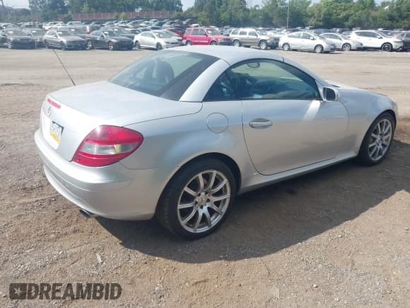 ✅ 2005 Mercedes-Benz SLK 230/320 • VIN: WDBWK56F75F021606 • Lot: 42974155. Listed on IAAI with 97,183 mi. Free auction sales archive from the USA and detailed vehicle history report at DreamBid. Image 4.