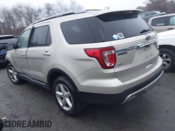 ✅ 2017 Ford Explorer XLT • VIN: 1FM5K8D83HGC77836 • Lot: 43616160. Wystawiony na IAAI z przebiegiem 111 884 mil. Bezpłatny archiwum sprzedaży aukcyjnych z USA i szczegółowy raport historii pojazdu na DreamBid. Zdjęcie 3.