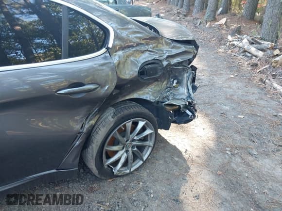 ✅ 2017 Alfa Romeo Giulia Ti • VIN: ZARFAECN9H7549720 • Lot: 43458918. Wystawiony na IAAI z przebiegiem Nie podano. Bezpłatny archiwum sprzedaży aukcyjnych z USA i szczegółowy raport historii pojazdu na DreamBid. Zdjęcie 6.