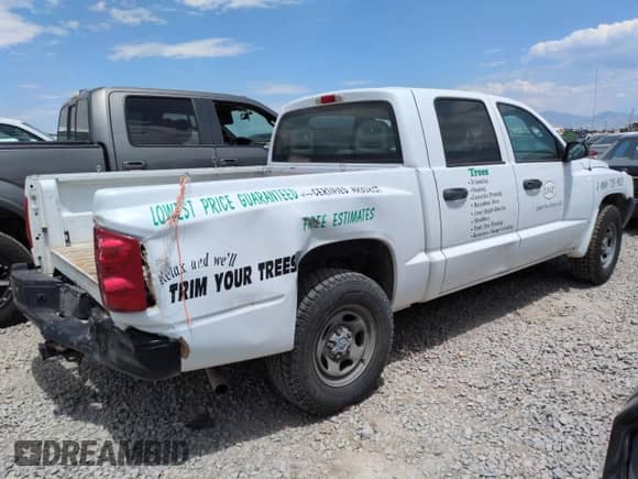 ✅ 2006 Dodge Dakota ST • VIN: 1D7HE28N96S528476 • Лот: 63207085. Размещён на Copart с пробегом 204 478 миль миль. Получите бесплатный доступ к архиву аукционных продаж из США и посмотрите подробный отчёт об истории автомобиля на DreamBid. Изображение 3.