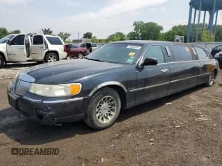 ✅ 1999 Lincoln Town Car Executive • VIN: 1L1FM81W8XY710157 • Lot: 59804965. Wystawiony na Copart z przebiegiem Nie podano. Bezpłatny archiwum sprzedaży aukcyjnych z USA i szczegółowy raport historii pojazdu na DreamBid. Zdjęcie 1.