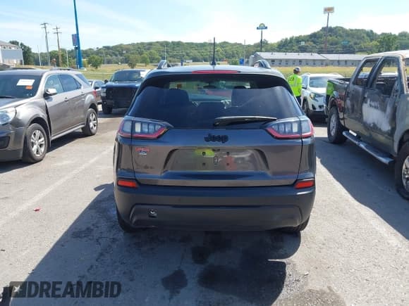 ✅ 2019 Jeep Cherokee Latitude Plus • VIN: 1C4PJLLB0KD458076 • Lot: 43074356. Wystawiony na IAAI z przebiegiem 97 587 mil. Bezpłatny archiwum sprzedaży aukcyjnych z USA i szczegółowy raport historii pojazdu na DreamBid. Zdjęcie 16.