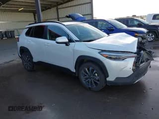 ✅ 2023 Toyota Corolla Cross XLE • VIN: 7MUDAABG8PV059602 • Лот: 43609232. Опубликован ранее на IAAI с пробегом 41 945 миль. Бесплатный доступ к архиву аукционных продаж из США и подробный отчёт об истории автомобиля на DreamBid. Изображение 1.