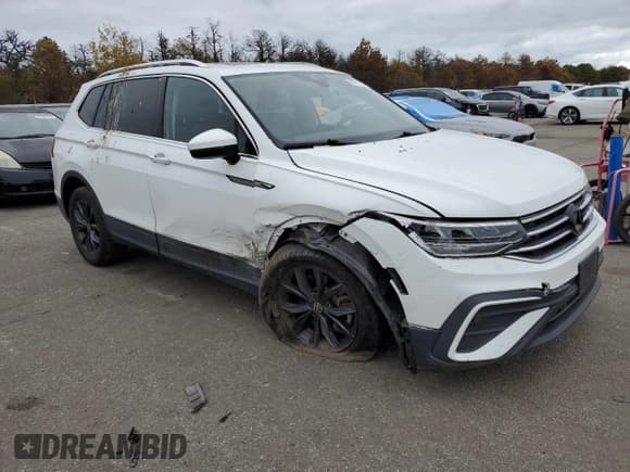 ✅ 2022 Volkswagen Tiguan SE • VIN: 3VV2B7AX5NM075015 • Lot: 90221185. Listed on Copart with 28,403 mi. Free auction sales archive from the USA and detailed vehicle history report at DreamBid. Image 4.