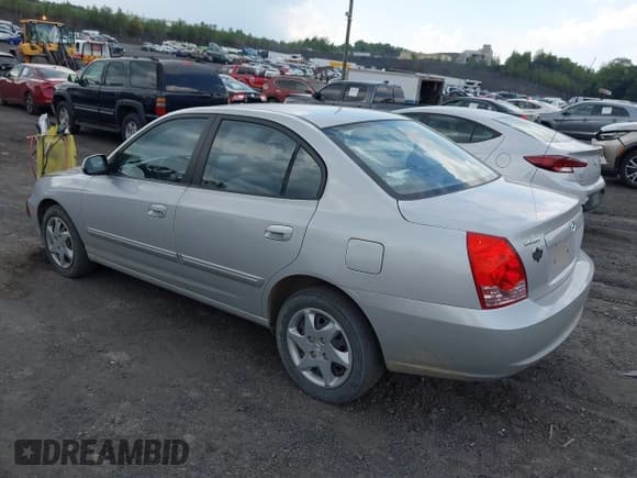 ✅ 2004 Hyundai Elantra GLS • VIN: KMHDN46D34U885616 • Lot: 42828556. Wystawiony na IAAI z przebiegiem 77 112 mil. Bezpłatny archiwum sprzedaży aukcyjnych z USA i szczegółowy raport historii pojazdu na DreamBid. Zdjęcie 3.
