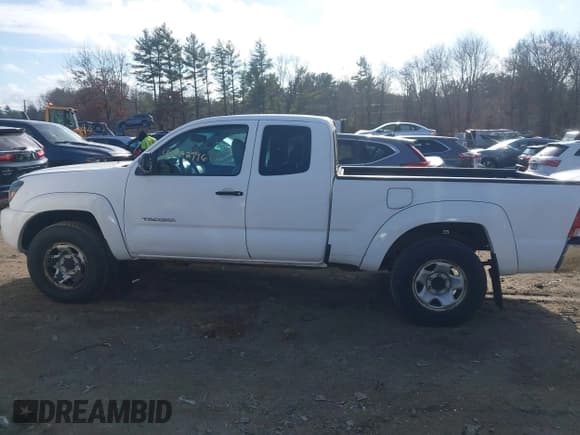 ✅ 2011 Toyota Tacoma • VIN: 5TFUX4EN2BX005073 • Lot: 43892796. Listed on IAAI with 156,325 mi. Free auction sales archive from the USA and detailed vehicle history report at DreamBid. Image 14.