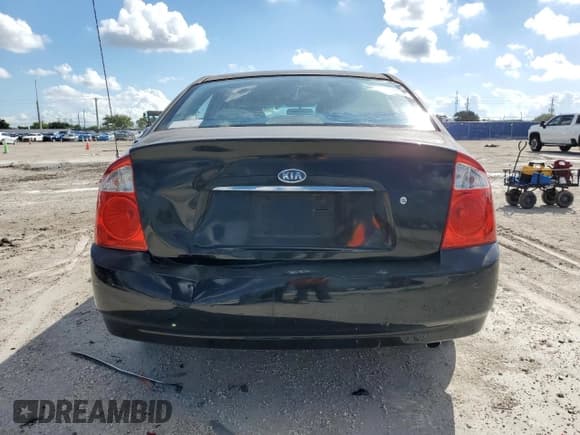 ✅ 2005 Kia Spectra LX • VIN: KNAFE121655201786 • Lot: 84804145. Wystawiony na Copart z przebiegiem 94 386 mil. Bezpłatny archiwum sprzedaży aukcyjnych z USA i szczegółowy raport historii pojazdu na DreamBid. Zdjęcie 6.