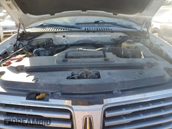 ✅ 2016 Lincoln Navigator Reserve • VIN: 5LMJJ2LT0GEL00324 • Lot: 85011805. Listed on Copart with 147,797 mi. Free auction sales archive from the USA and detailed vehicle history report at DreamBid. Image 12.