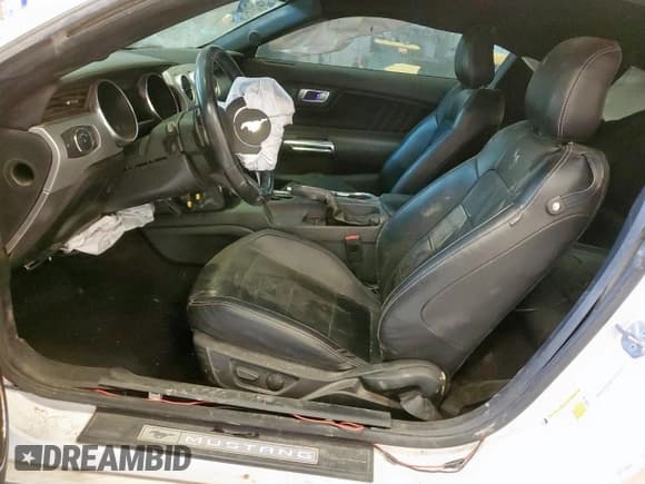 ✅ 2021 Ford Mustang EcoBoost Premium • VIN: 1FA6P8TH9M5147681 • Lot: 84959725. Wystawiony na Copart z przebiegiem 54 074 mil. Bezpłatny archiwum sprzedaży aukcyjnych z USA i szczegółowy raport historii pojazdu na DreamBid. Zdjęcie 7.