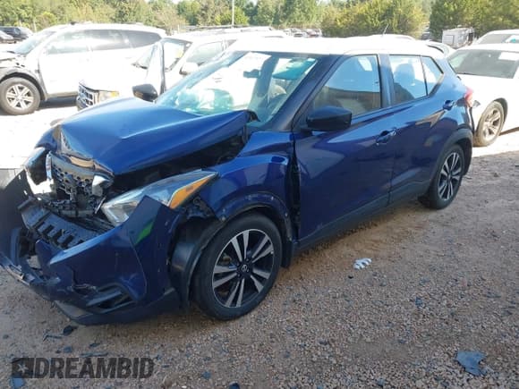 ✅ 2018 Nissan Kicks SR • VIN: 3N1CP5CU8JL545990 • Lot: 43367927. Wystawiony na IAAI z przebiegiem 132 682 mil. Bezpłatny archiwum sprzedaży aukcyjnych z USA i szczegółowy raport historii pojazdu na DreamBid. Zdjęcie 2.