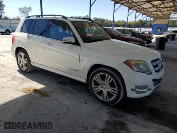 ✅ 2013 Mercedes-Benz GLK 350 • VIN: WDCGG5HB7DG136517 • Lot: 85390875. Listed on Copart with 170,126 mi. Free auction sales archive from the USA and detailed vehicle history report at DreamBid. Image 4.