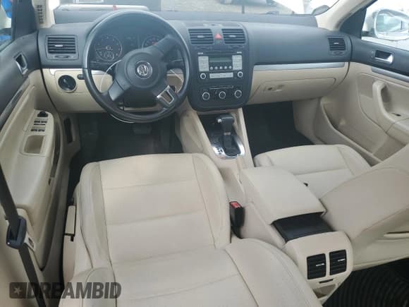 ✅ 2010 Volkswagen Jetta SE • VIN: 3VWRZ7AJ6AM144936 • Lot: 58779935. Wystawiony na Copart z przebiegiem 127 473 mil. Bezpłatny archiwum sprzedaży aukcyjnych z USA i szczegółowy raport historii pojazdu na DreamBid. Zdjęcie 8.