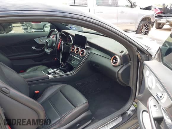 ✅ 2017 Mercedes-Benz C 43 AMG • VIN: WDDWJ6EB8HF513516 • Lot: 43288986. Wystawiony na IAAI z przebiegiem 90 109 mil. Bezpłatny archiwum sprzedaży aukcyjnych z USA i szczegółowy raport historii pojazdu na DreamBid. Zdjęcie 5.