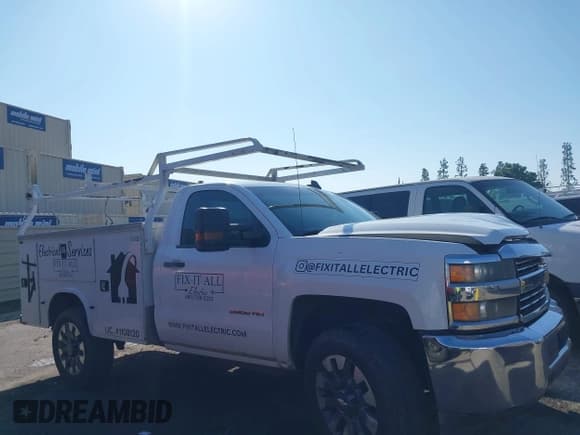 ✅ 2015 Chevrolet Silverado 2500HD Work Truck • VIN: 1GB0KUEG1FZ513743 • Лот: 43594246. Опубликован ранее на IAAI с пробегом 335 573 миль. Бесплатный доступ к архиву аукционных продаж из США и подробный отчёт об истории автомобиля на DreamBid. Изображение 13.