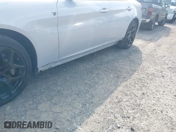 ✅ 2020 Alfa Romeo Giulia Ti • VIN: ZARFANBN0L7639218 • Lot: 43185575. Listed on IAAI with 27,923 mi. Free auction sales archive from the USA and detailed vehicle history report at DreamBid. Image 19.