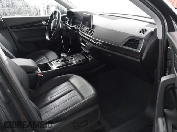 ✅ 2020 Audi Q5 Premium Plus • VIN: WA1BNAFY2L2033999 • Lot: 43717890. Wystawiony na IAAI z przebiegiem 32 960 mil. Bezpłatny archiwum sprzedaży aukcyjnych z USA i szczegółowy raport historii pojazdu na DreamBid. Zdjęcie 5.