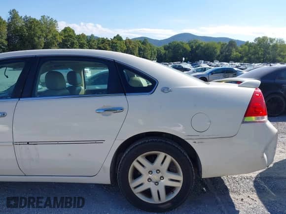 2007 Chevrolet Impala LTZ z VIN 2G1WU58R179249530, wystawiony jako IAAI lot #43093607 z przebiegiem 157 076 mil mil oraz . Historia ofert i sprzedaży dostępna na DreamBid. Obrazek 14.