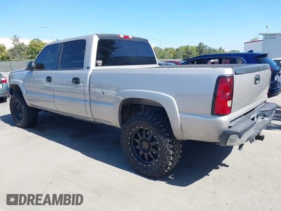 ✅ 2006 Chevrolet Silverado 2500HD Work Truck • VIN: 1GCHC23D96F150022 • Лот: 42514145. Опубликован ранее на IAAI с пробегом Не указан. Бесплатный доступ к архиву аукционных продаж из США и подробный отчёт об истории автомобиля на DreamBid. Изображение 3.